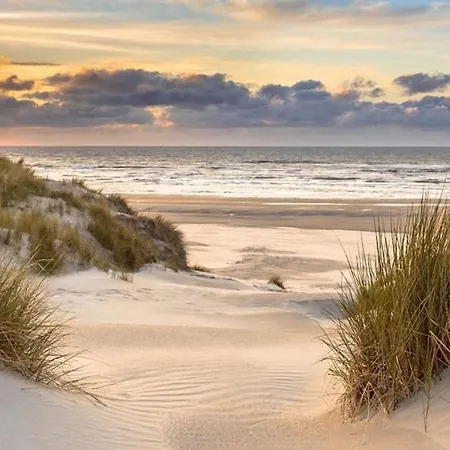 Villa Charming Near & Dunes!